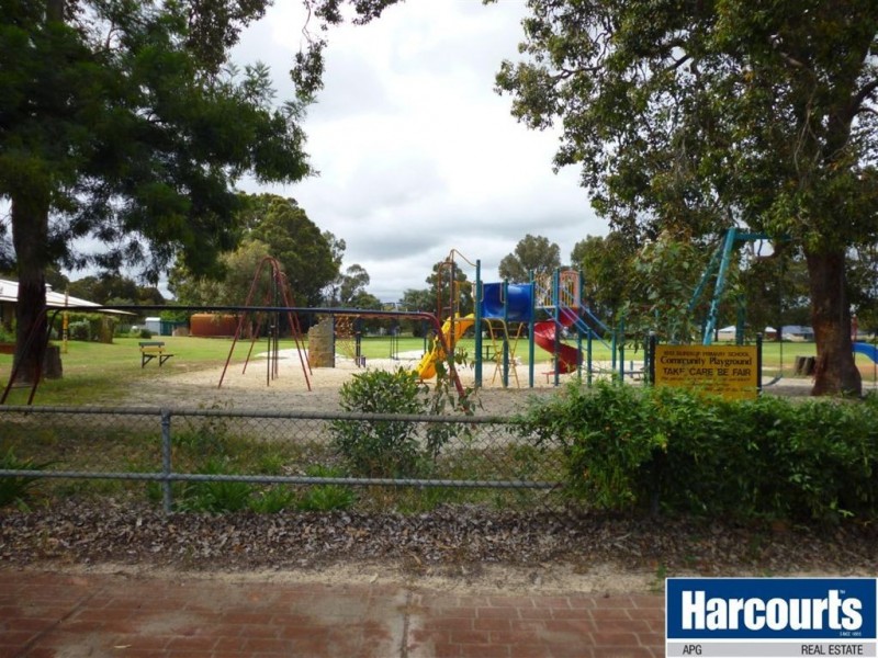 29 Russell Road, Burekup WA 6227