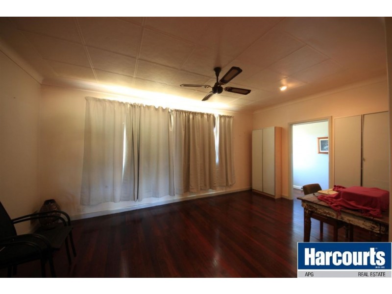 10 Lucy Crescent, Brunswick WA 6224