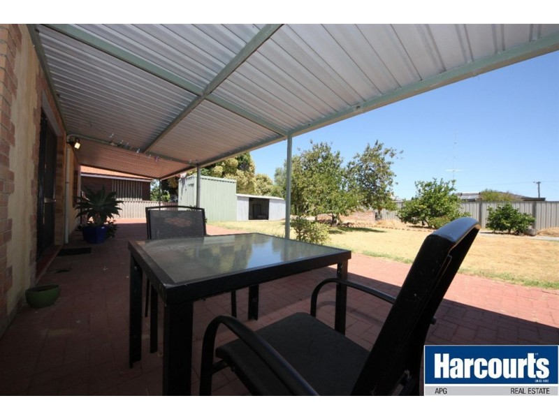 10 Lucy Crescent, Brunswick WA 6224