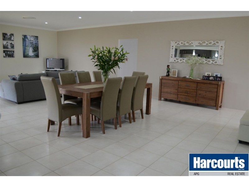 13 Henderson Crescent, Australind WA 6233