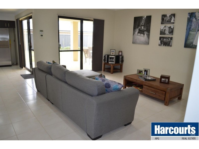 13 Henderson Crescent, Australind WA 6233