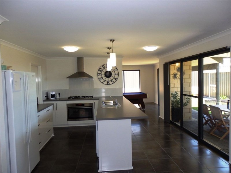 28 Henderson Crescent, Australind WA 6233