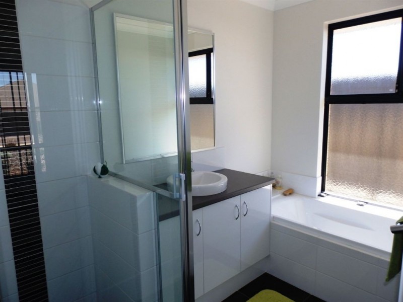 28 Henderson Crescent, Australind WA 6233