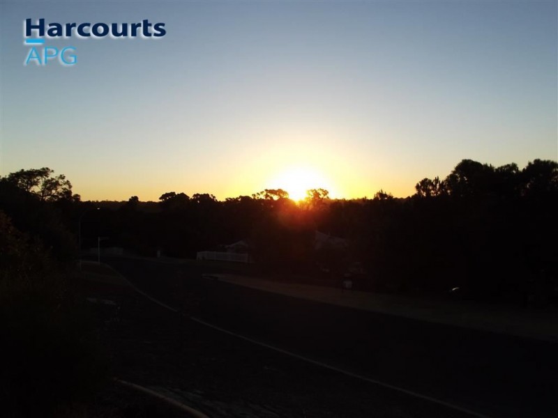 1A Regents Place, College Grove WA 6230