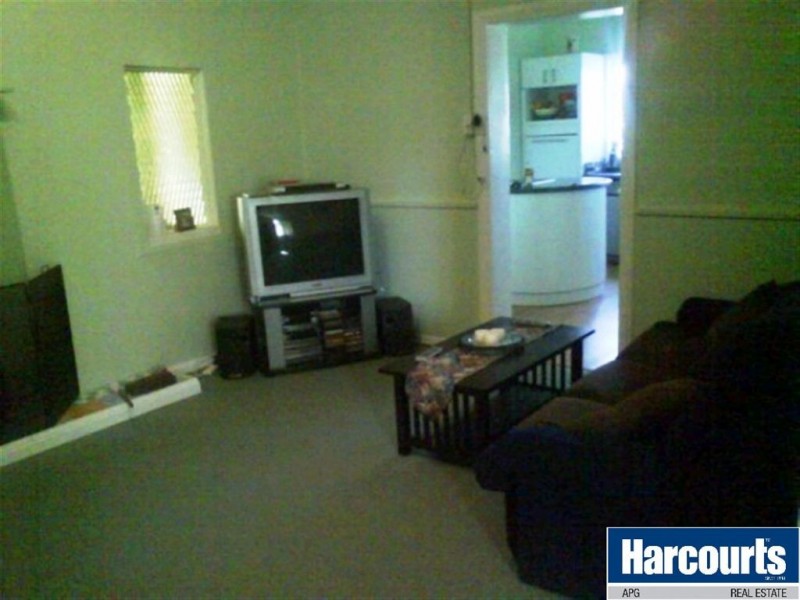 11 The Crescent, Brunswick WA 6224