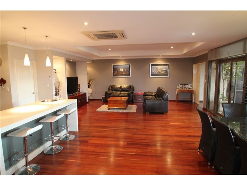 14 Gascoyne Circle, Millbridge WA 6232