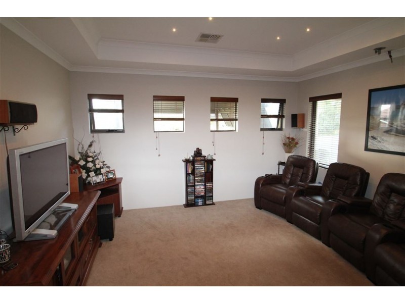 14 Gascoyne Circle, Millbridge WA 6232