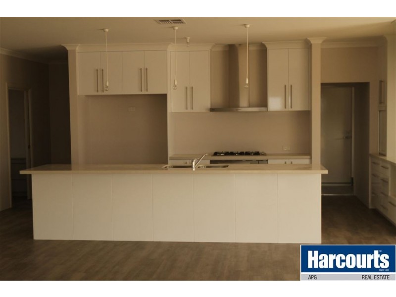 27 Eckersley Way, Australind WA 6233