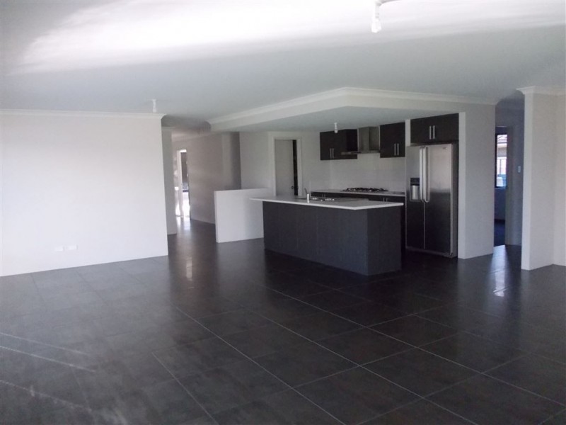 52 Barnes, Australind WA 6233