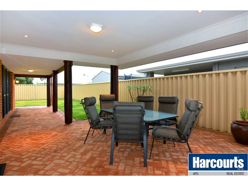 8 Clarence Crescent, Millbridge WA 6232