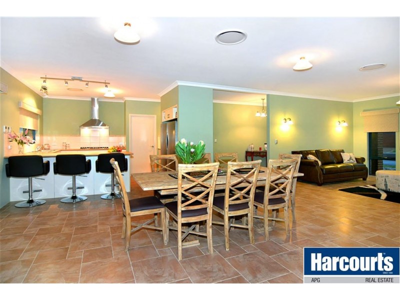 8 Clarence Crescent, Millbridge WA 6232