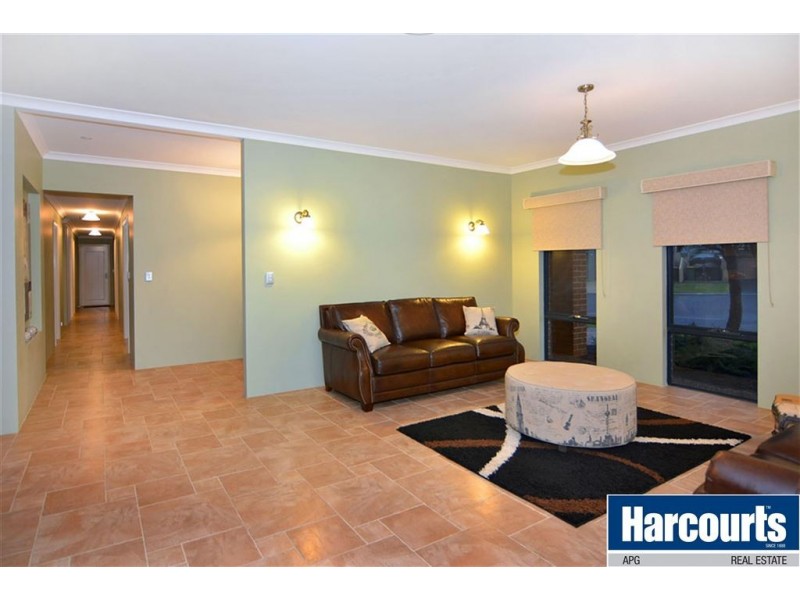 8 Clarence Crescent, Millbridge WA 6232