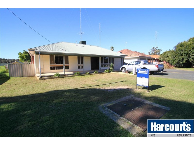 128 Young Street, Harvey WA 6220