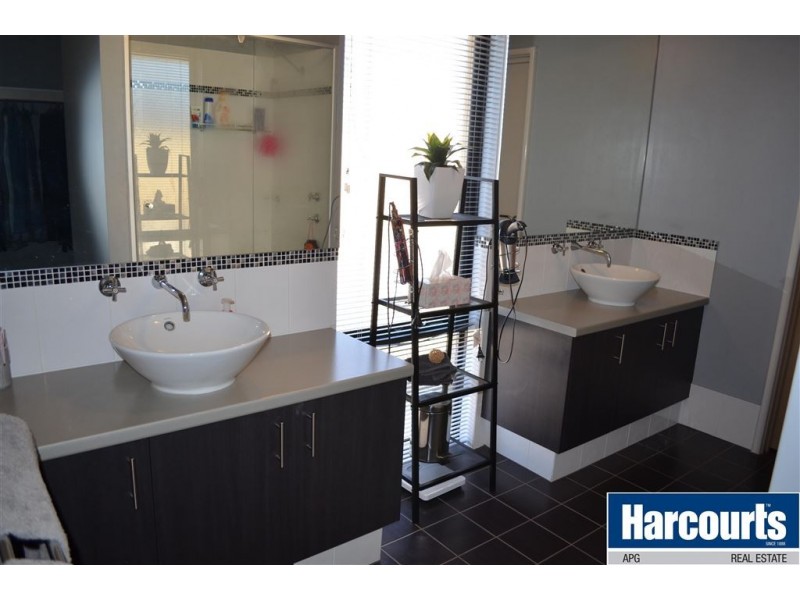 15 Clarence Crescent, Millbridge WA 6232