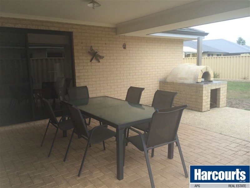 15 Clarence Crescent, Millbridge WA 6232