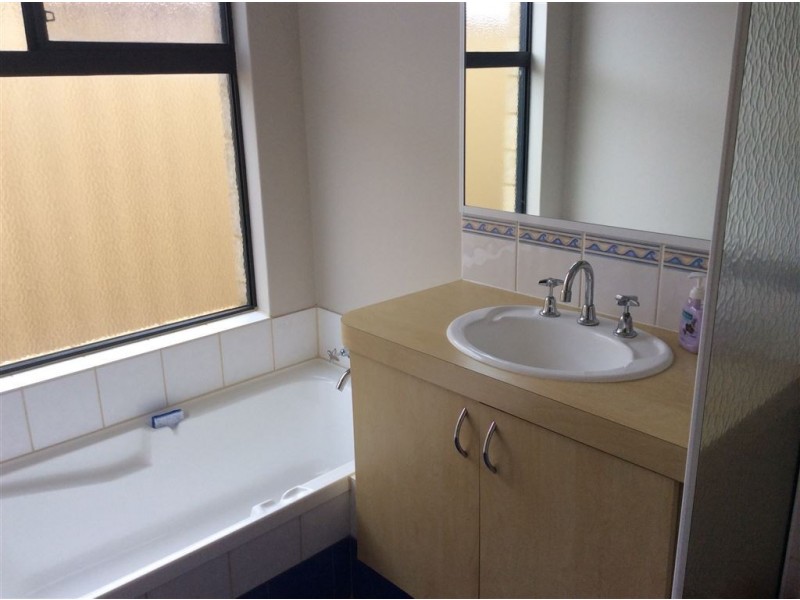 6 Coojong Road, Dalyellup WA 6230