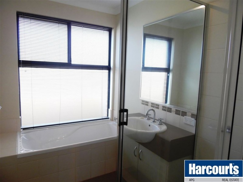 27 Wiroo Loop, Dalyellup WA 6230