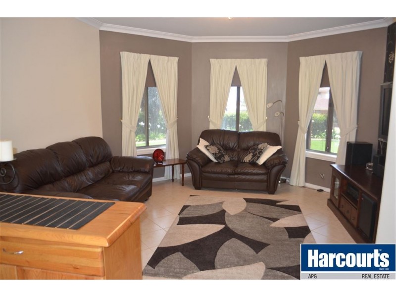 49 Parkfield Way, Australind WA 6233