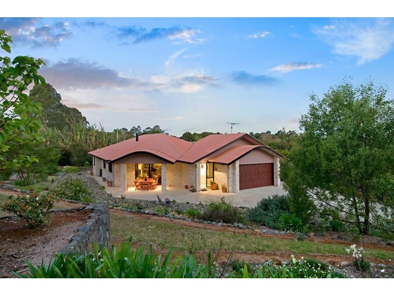 7 Burgess Avenue, Maleny QLD 4552