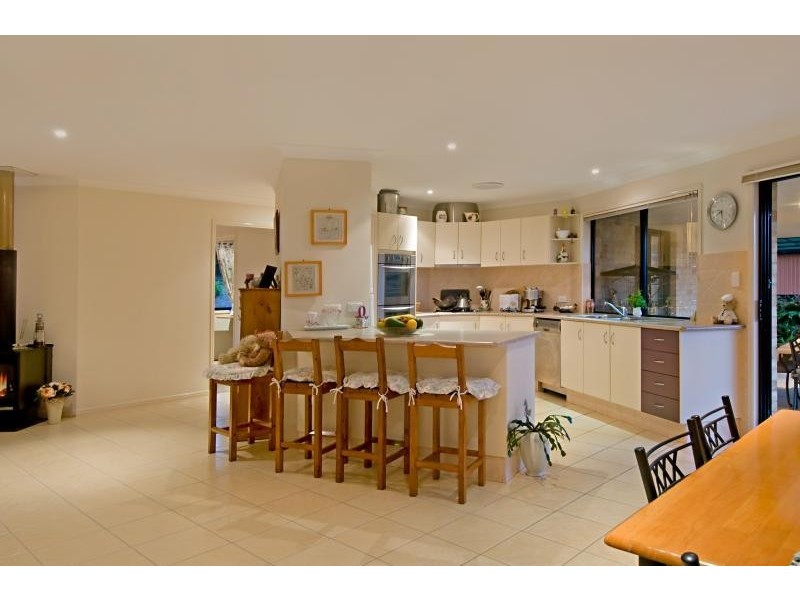 7 Burgess Avenue, Maleny QLD 4552