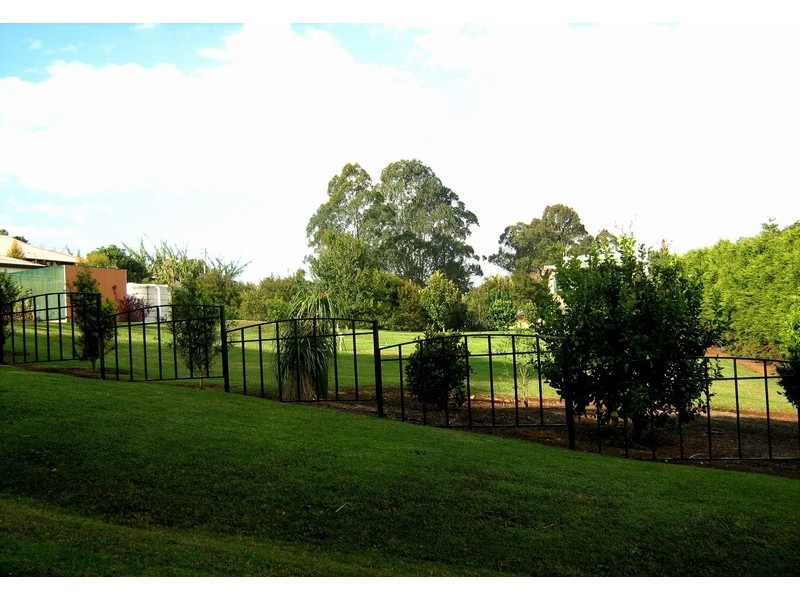 7 Burgess Avenue, Maleny QLD 4552