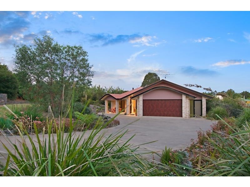 7 Burgess Avenue, Maleny QLD 4552