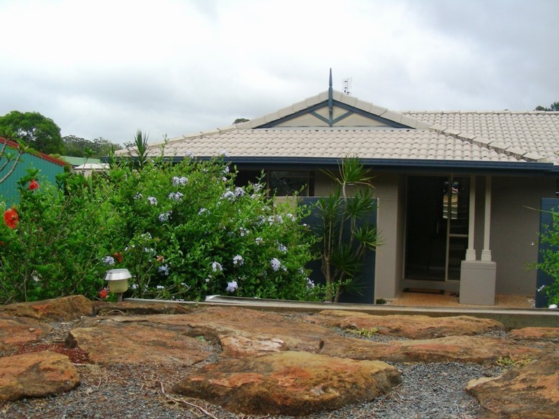 8 Rainbow Park Drive, Mapleton QLD 4560