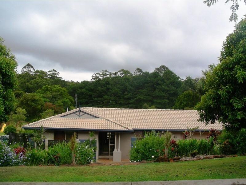 8 Rainbow Park Drive, Mapleton QLD 4560