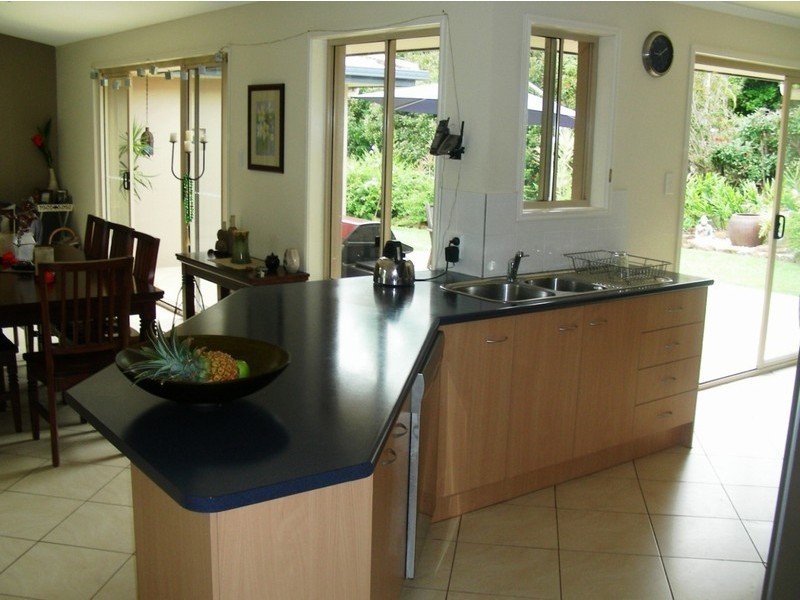 8 Rainbow Park Drive, Mapleton QLD 4560