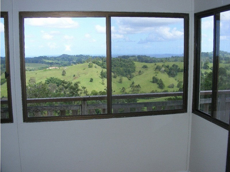 18 Maple Avenue, Mapleton QLD 4560