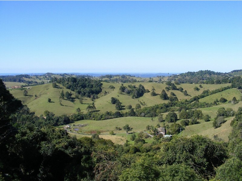 4 Maple Ave, Mapleton QLD 4560