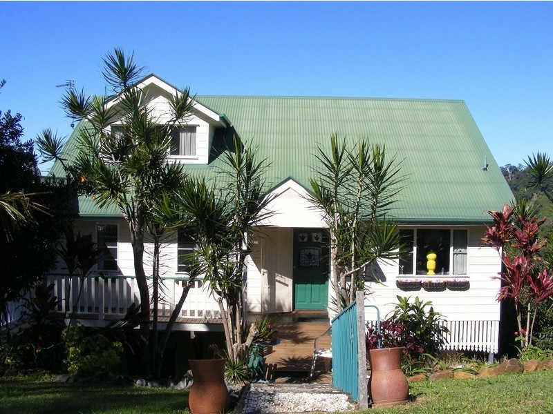 4 Maple Ave, Mapleton QLD 4560