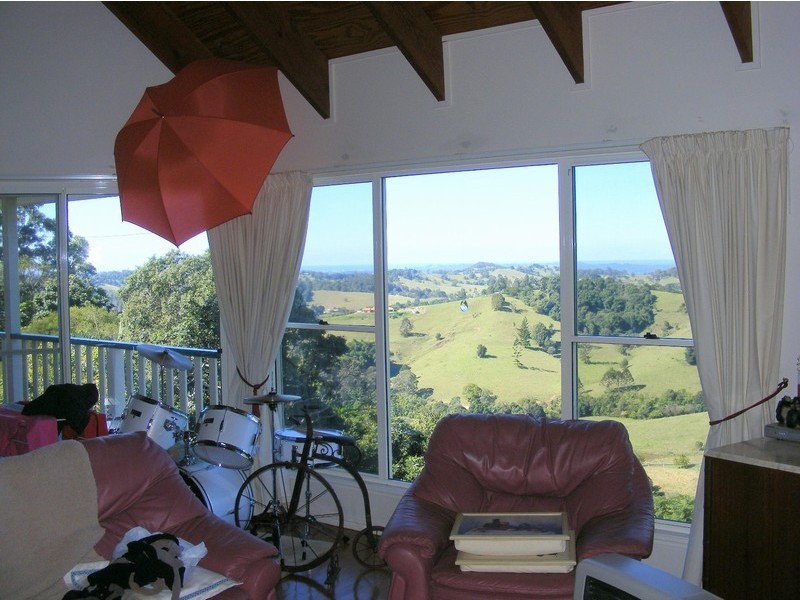 4 Maple Ave, Mapleton QLD 4560