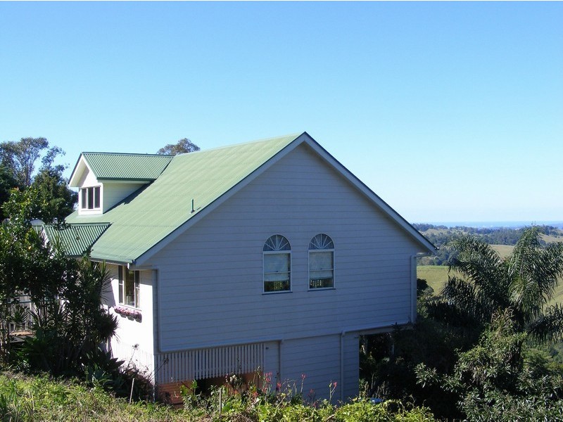 4 Maple Ave, Mapleton QLD 4560