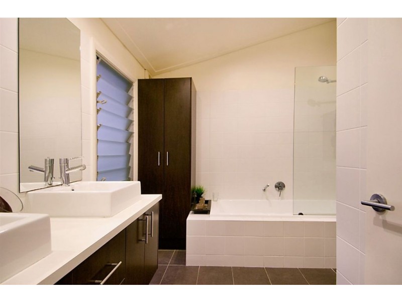 2 Curlew Court, Maleny QLD 4552