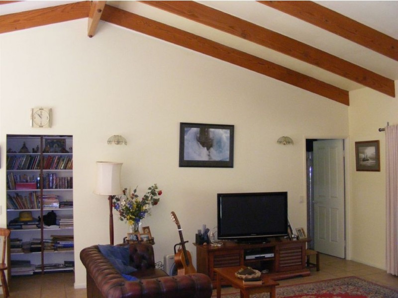 15 College Road, Mapleton QLD 4560