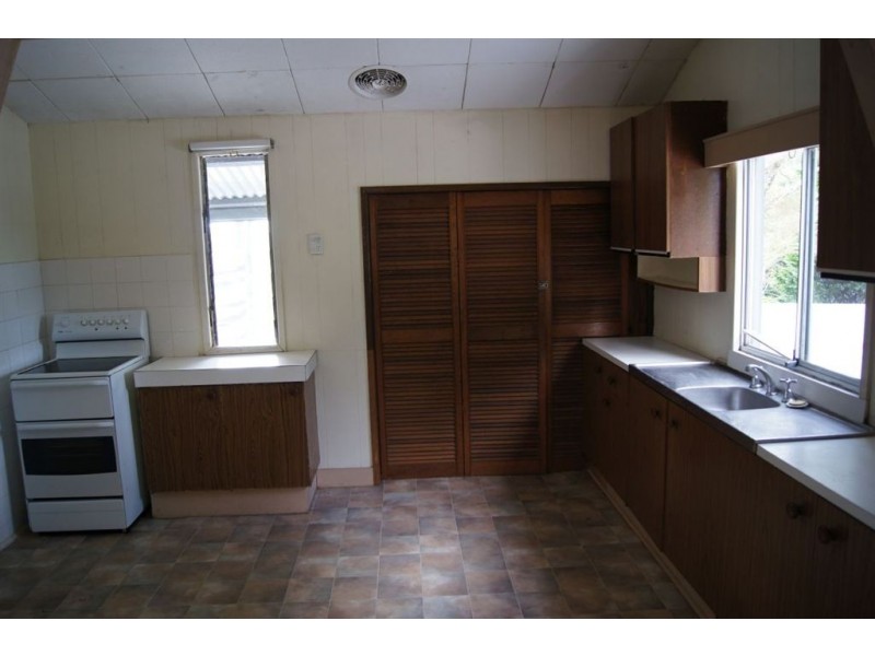 77 Tamarind St, Maleny QLD 4552