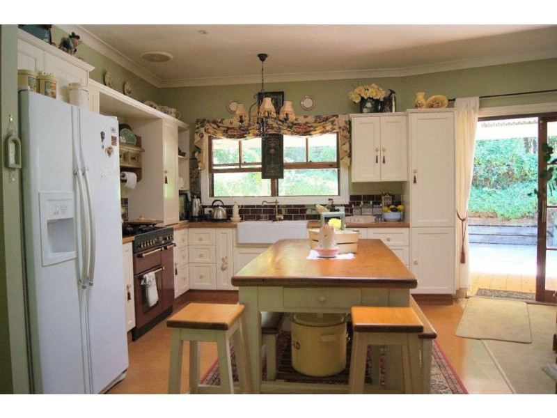 56 Gumland Drive, Maleny QLD 4552