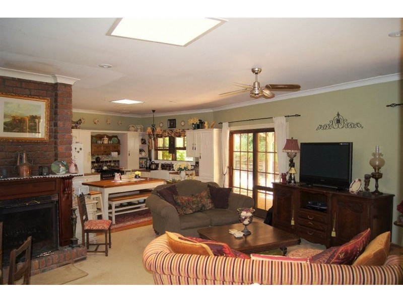 56 Gumland Drive, Maleny QLD 4552