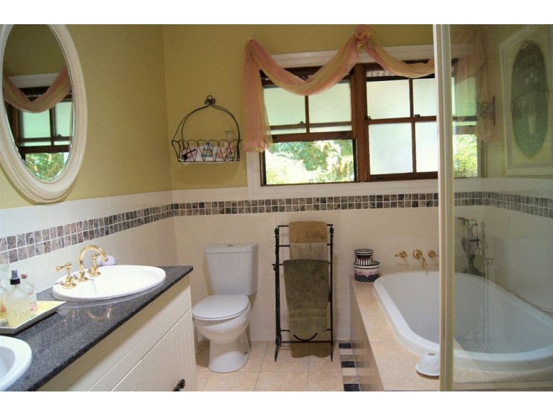 56 Gumland Drive, Maleny QLD 4552