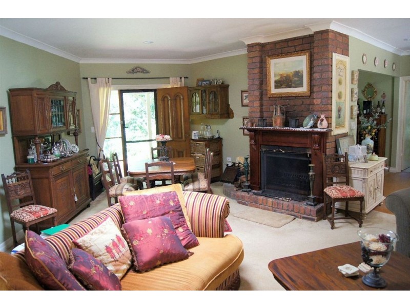 56 Gumland Drive, Maleny QLD 4552