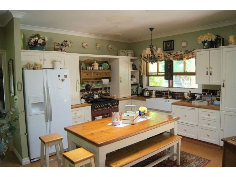 56 Gumland Drive, Maleny QLD 4552