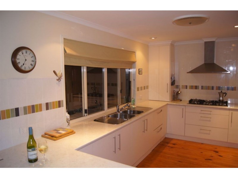 4 Hoffman Close, Montville QLD 4560