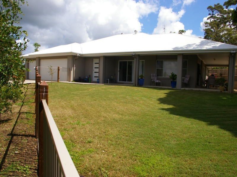 33 Palm Street, Maleny QLD 4552