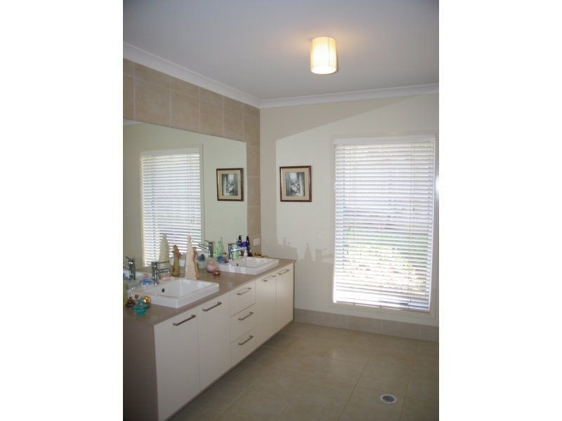 33 Palm Street, Maleny QLD 4552