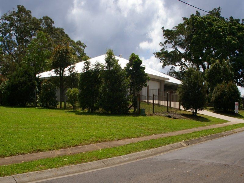 33 Palm Street, Maleny QLD 4552