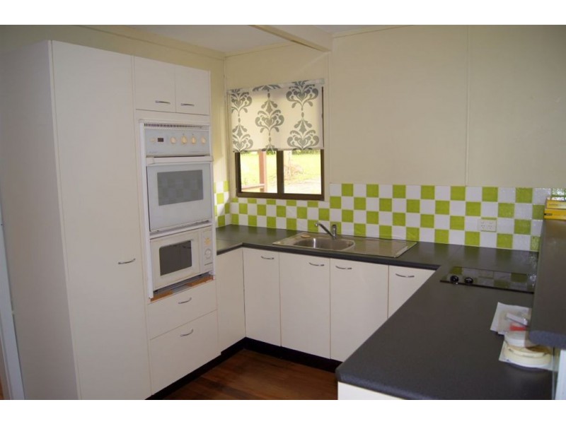 18 Maple Avenue, Mapleton QLD 4560