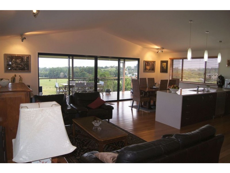16 Cloudwalk Drive, Maleny QLD 4552