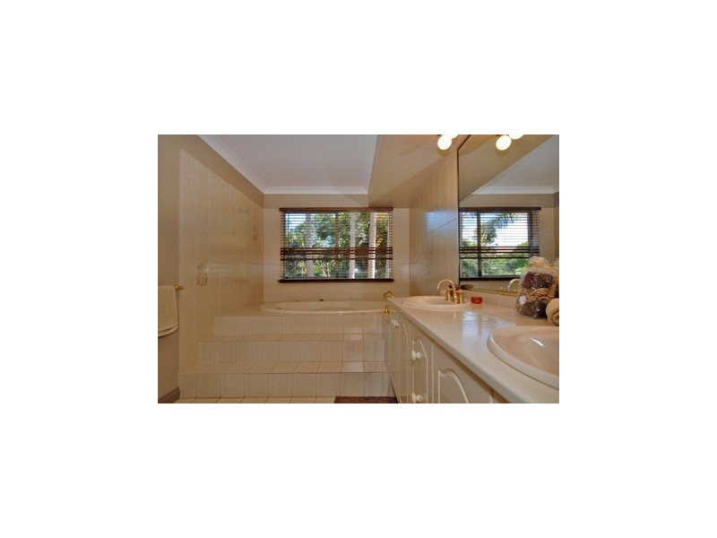1 Glen Eden Ct, Flaxton QLD 4560