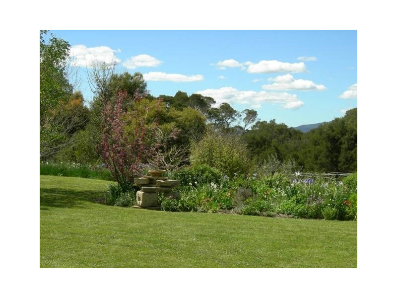 8 Flinders St, Beauty Point TAS 7270